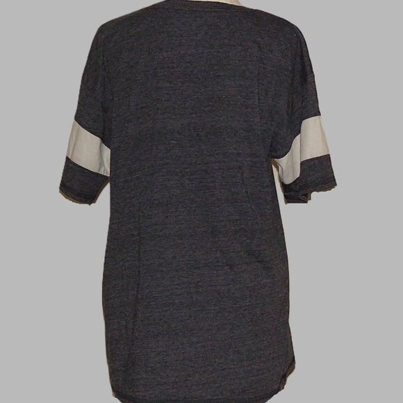 NWT Fanatic Women's California Golden Bears V-Neck T-Shirt Size M (C206) - Picture 4 of 6